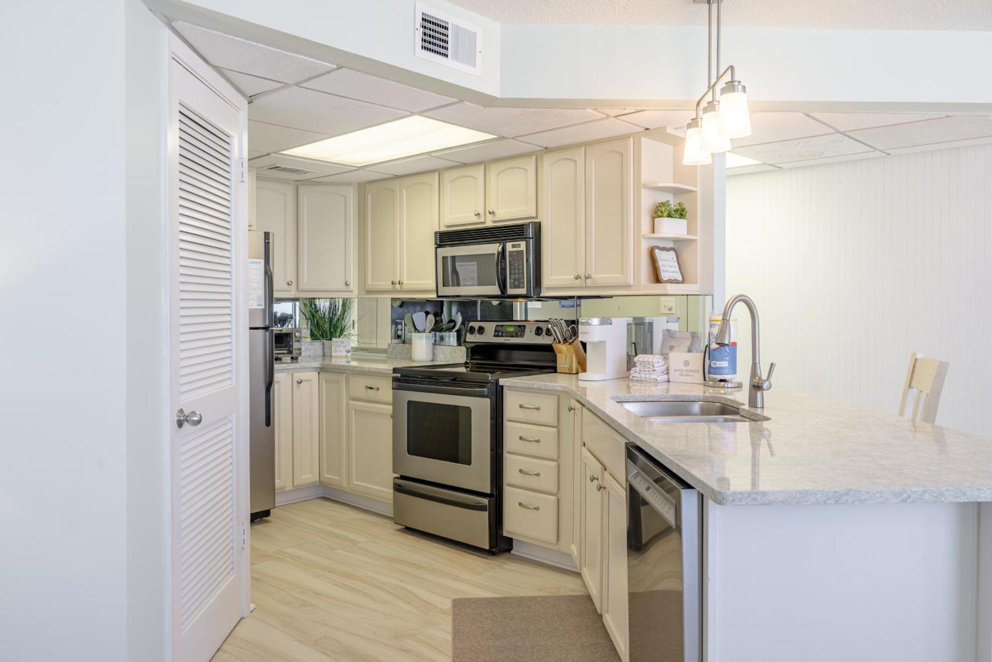 Aquavista Beach Resort By Sand Seeker Vacations Panama City Beach Rom bilde